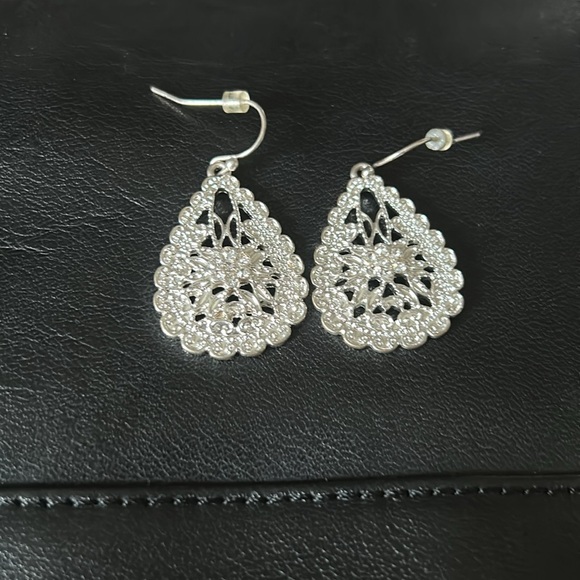 Elegant  Silver Teardrop Earrings with center crystals - Picture 1 of 4